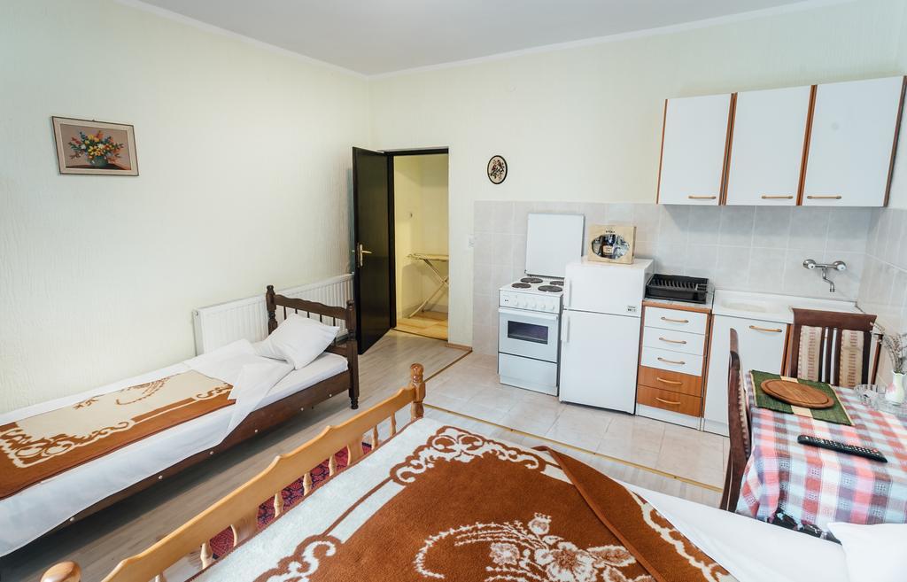 Guest House Bajceta 헤르섹 외부 사진